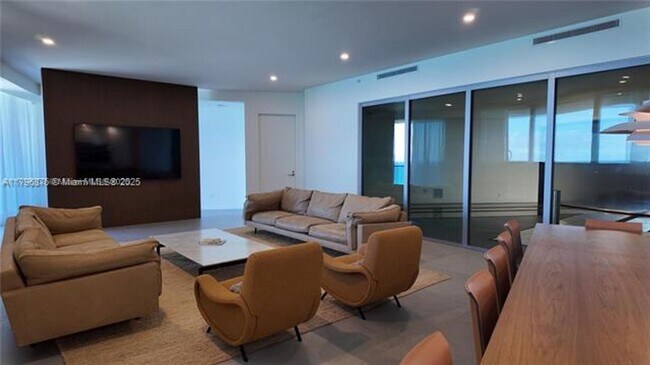 Foto del edificio - 18555 Collins Ave