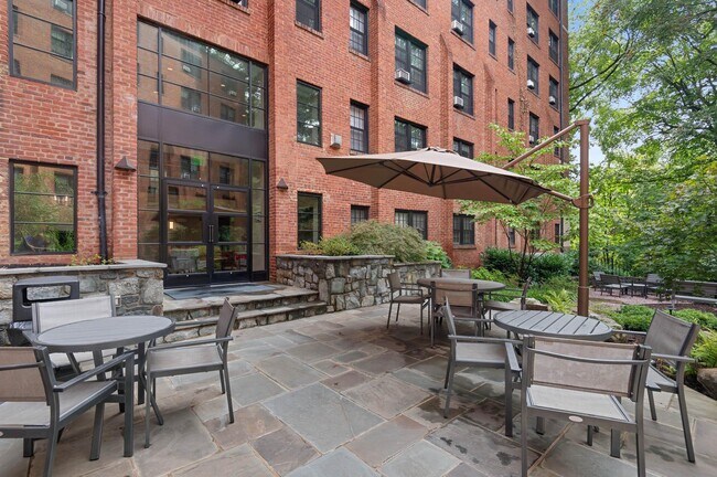 Foto del edificio - Parkway Apartments