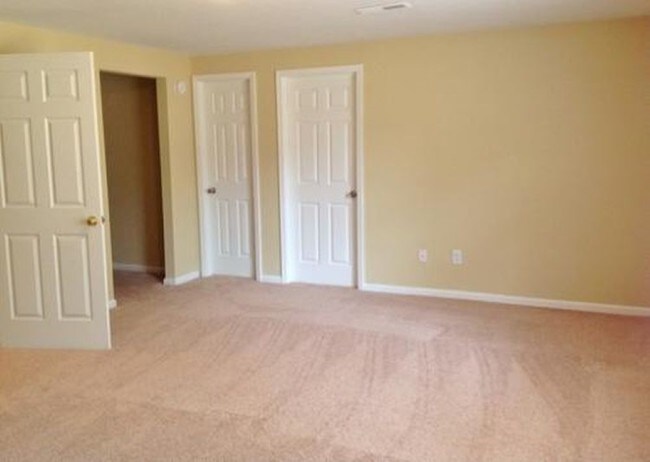 Foto del edificio - 7225 Cedar Forest Dr