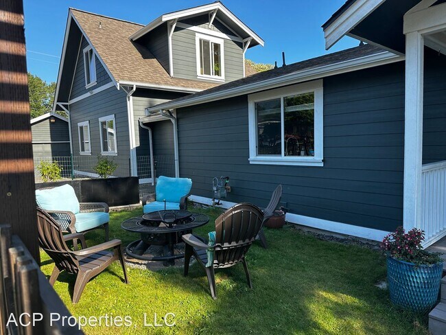 Building Photo - 3 br, 1.5 bath House - 2640 James St