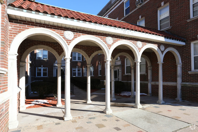 Building Photo - Asylum Gardens