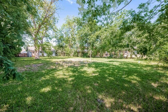 Building Photo - 4810 Carmen St