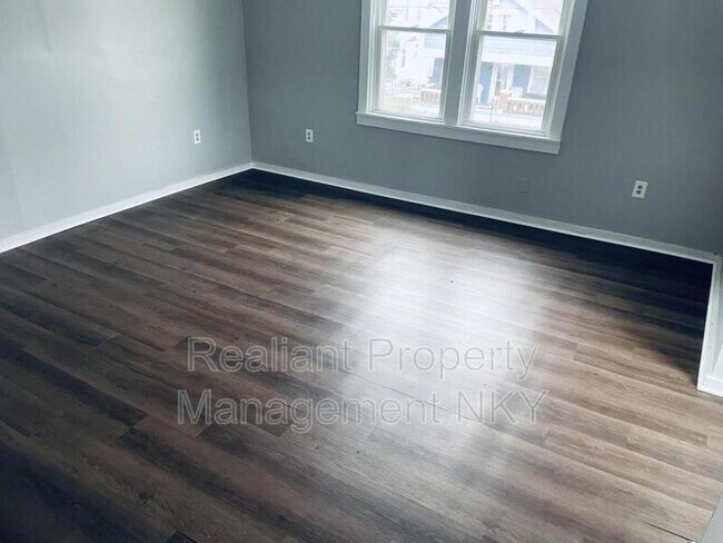 Building Photo - 805 Oak St