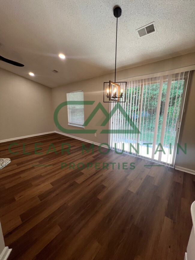 Foto del edificio - 3 Bedroom Updated Single Family Home