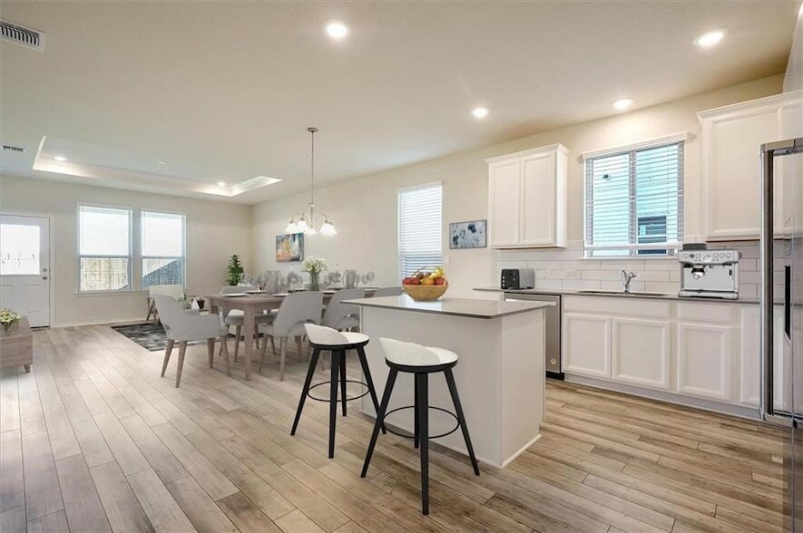 Primary Photo - 536 Gray Hawk Ridge