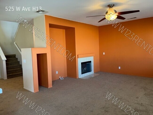 Foto del edificio - WEST LANCASTER 3BD/3BTH W/BONUS ROOM AND L...