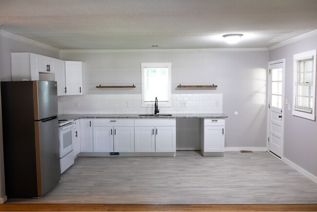 Building Photo - 2105 Balboa Rd
