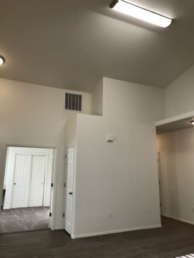 Building Photo - 618 Windemere Cir