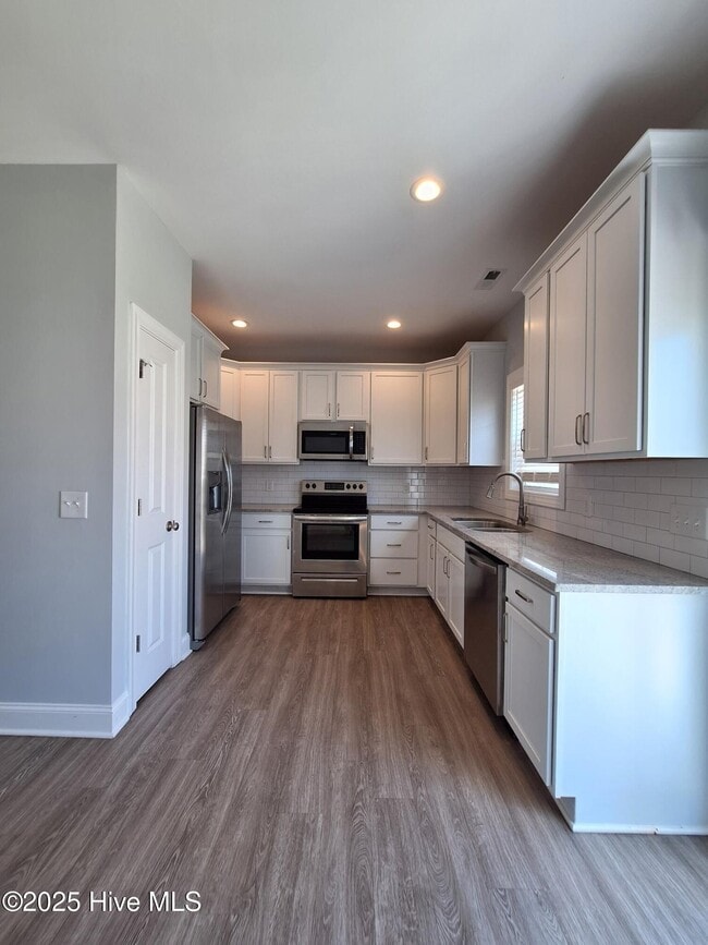 Building Photo - 3928 Pensacola Dr