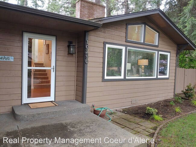 Building Photo - 4 br, 2.5 bath House - 10290 Fairway Dr.