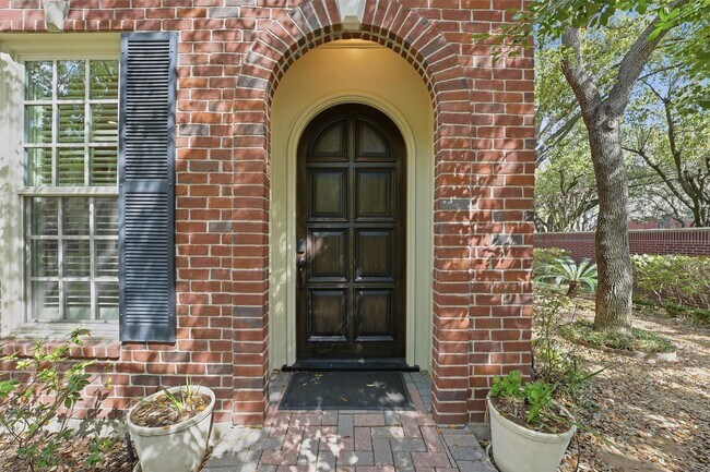 Foto del edificio - 3210 Maroneal St