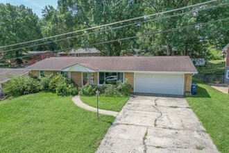 Building Photo - 1122 Major Dr