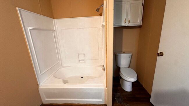 Foto del edificio - 3 bed 2 bath Mobile Home located in the he...