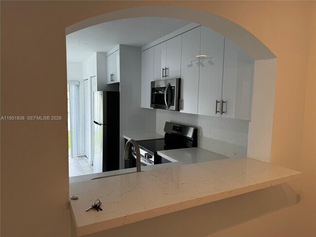 Building Photo - 2650 SE 12th Pl