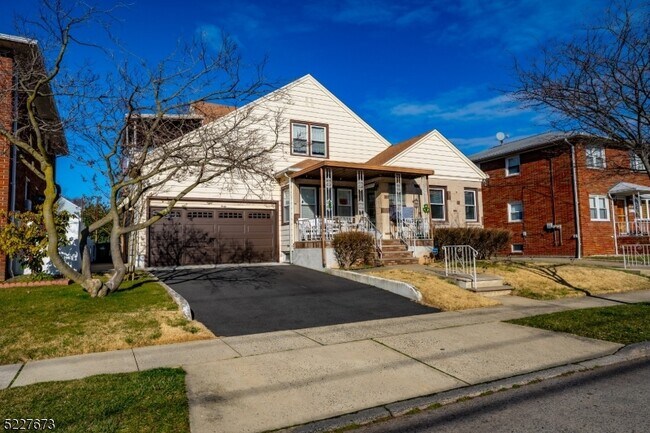 Building Photo - 840 Seymour Ave