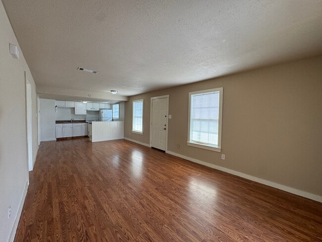 Photo - 1034 W Village Ct Apartment