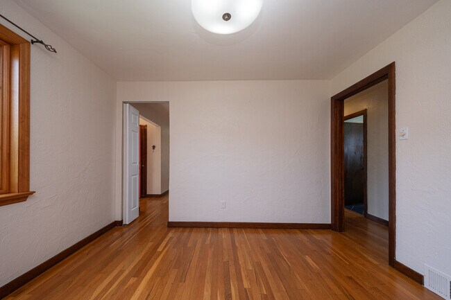 Foto del edificio - 445 Jenne Dr