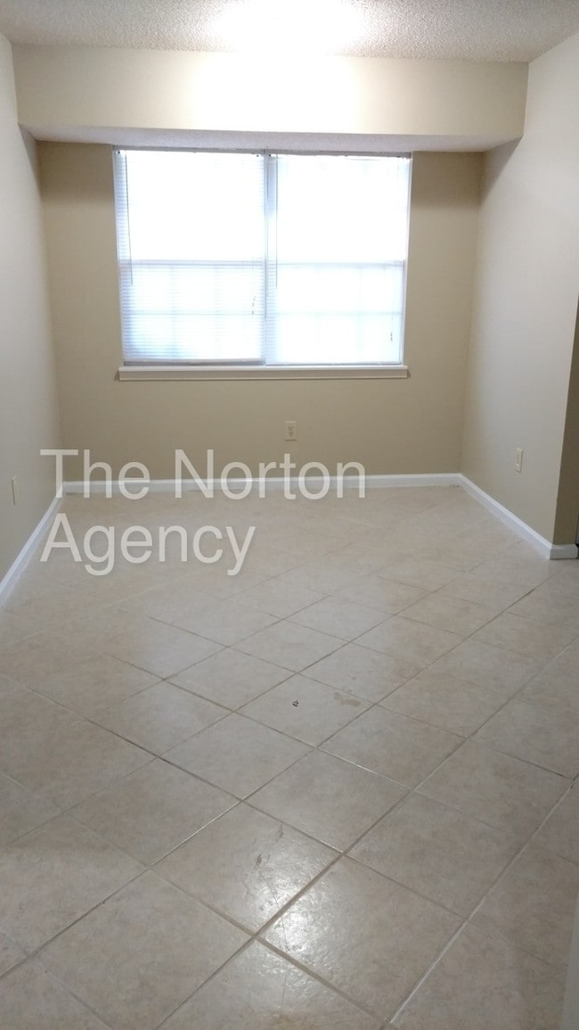 Building Photo - 4303 McClure Dr