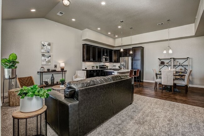 Foto del edificio - Move-In Ready 3-Bedroom Townhome with Garage & Modern Finishes in Loveland!