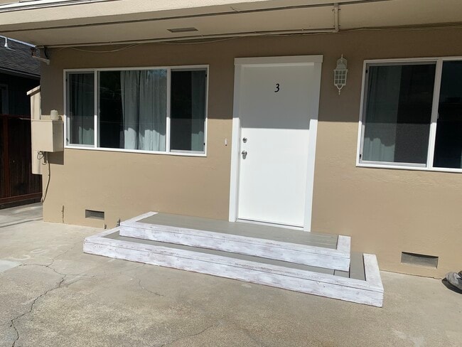 Building Photo - 1109 Capuchino Ave