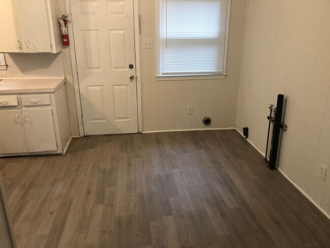 Foto del edificio - Azalea Apartments