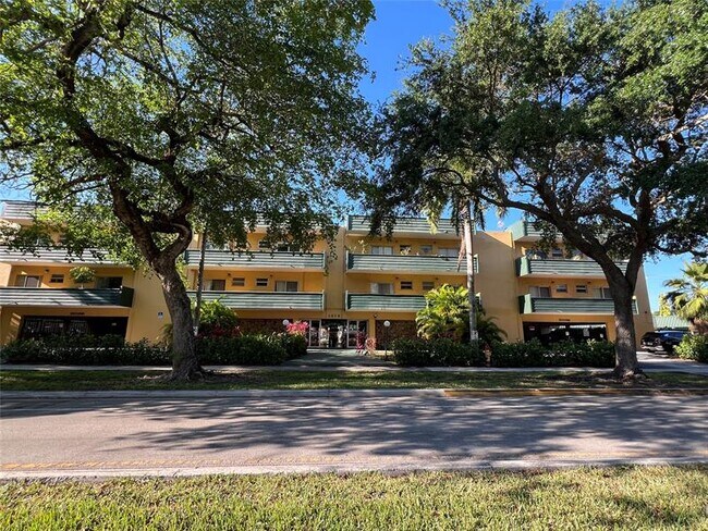 Foto del edificio - 1975 NE 135th St