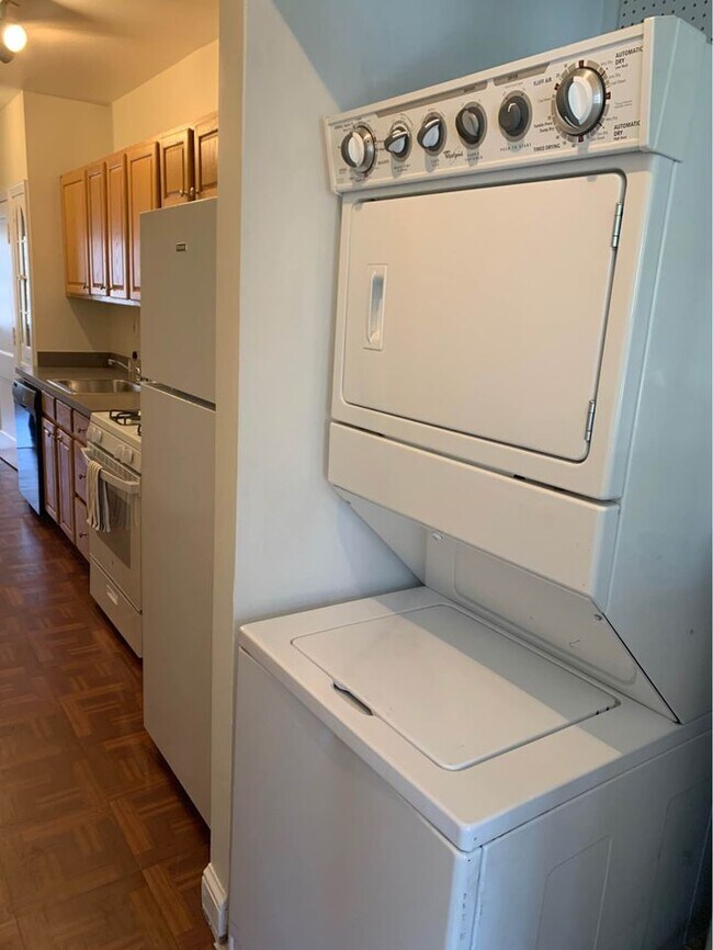 Foto del edificio - 4834 Reservoir Rd NW