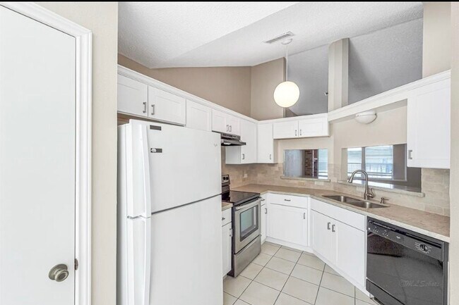 Building Photo - 2422 Lakefield Way