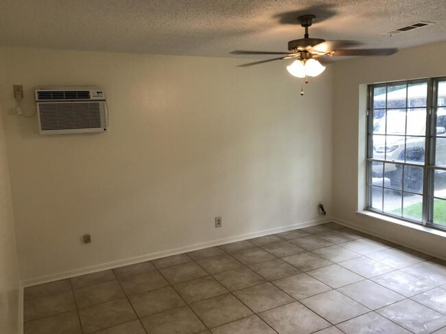 Foto del edificio - 10638 Maple Drive