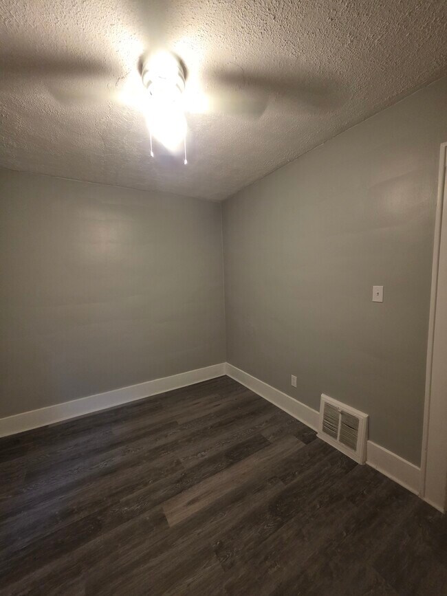 Dormitorio principal - 1230 Lily St