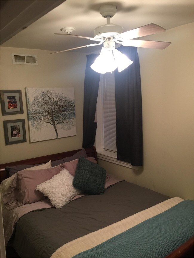 Foto del edificio - 2424 W Moffat St