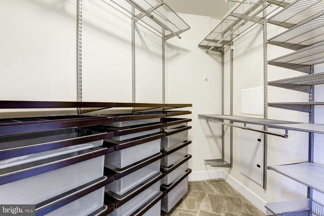 Foto del edificio - 9523 Bastille St