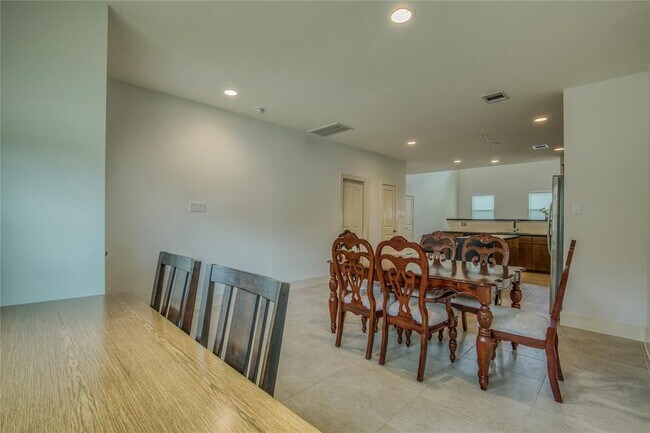 Building Photo - 1733 Don Alejandro