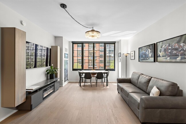 Building Photo - 1425 Hudson St