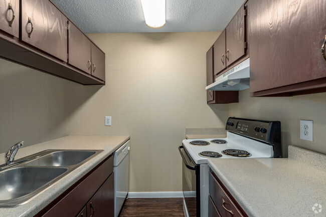 1BR, 1BA - 688SF - Kitchen - Cedar Station Apartments