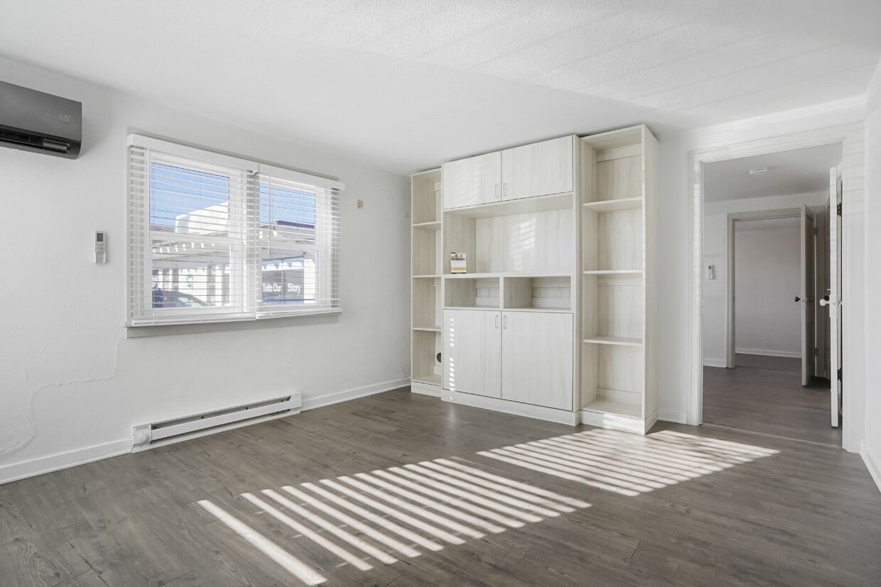 Updated 1 bed with flex space and yard - Updated 1 bed with flex space and yard