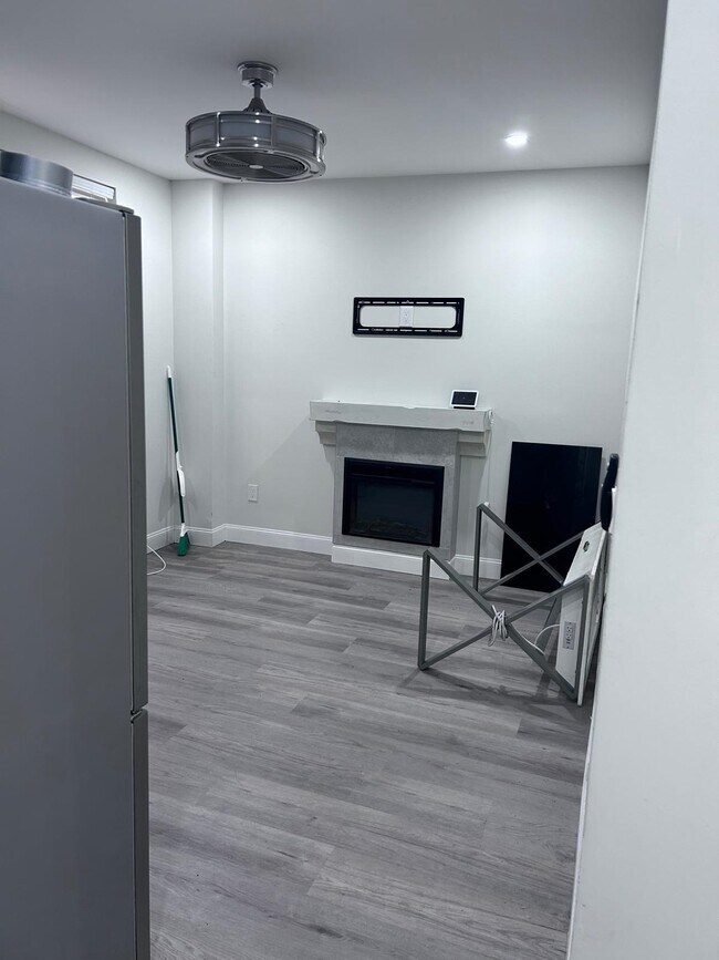 Foto del edificio - 6109 Monroe Pl