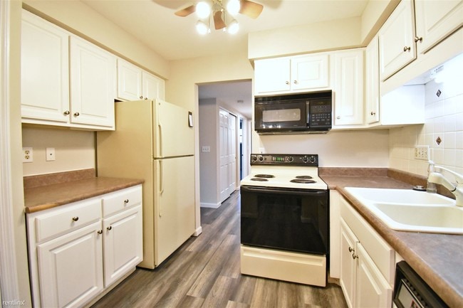 Building Photo - 9760 Bunker Hill Ln