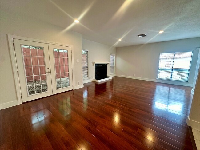 Foto del edificio - 2486 Bering Dr