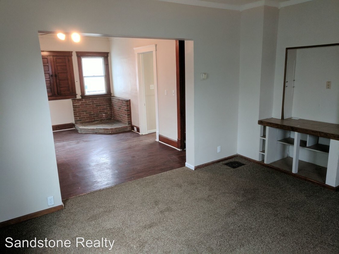 214 Foster Ave, Elyria, OH 44035 House Rental in Elyria, OH