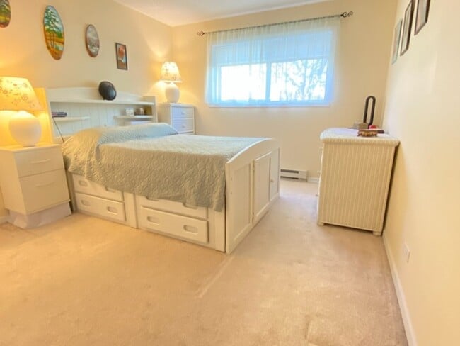 Foto del edificio - 1019 N Boxwood Dr