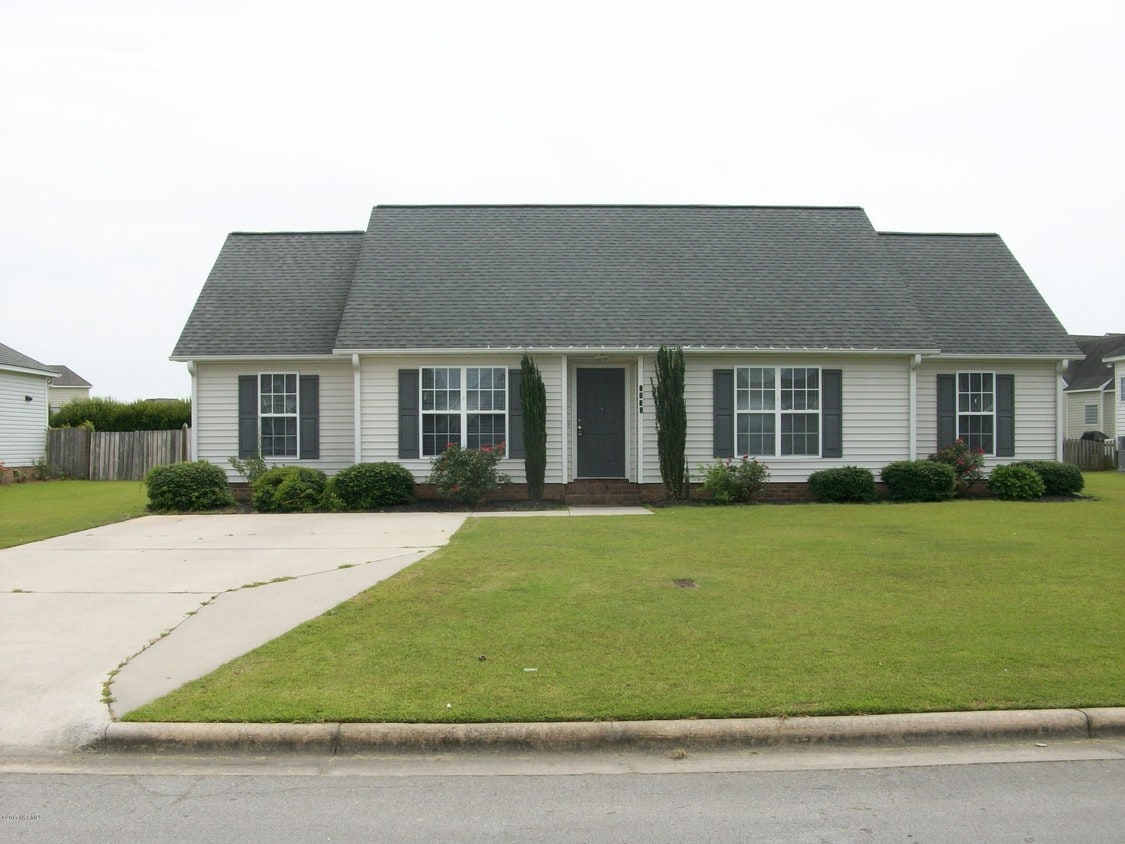 2131 Preston Trails Dr, Winterville, NC 28590 House Rental in