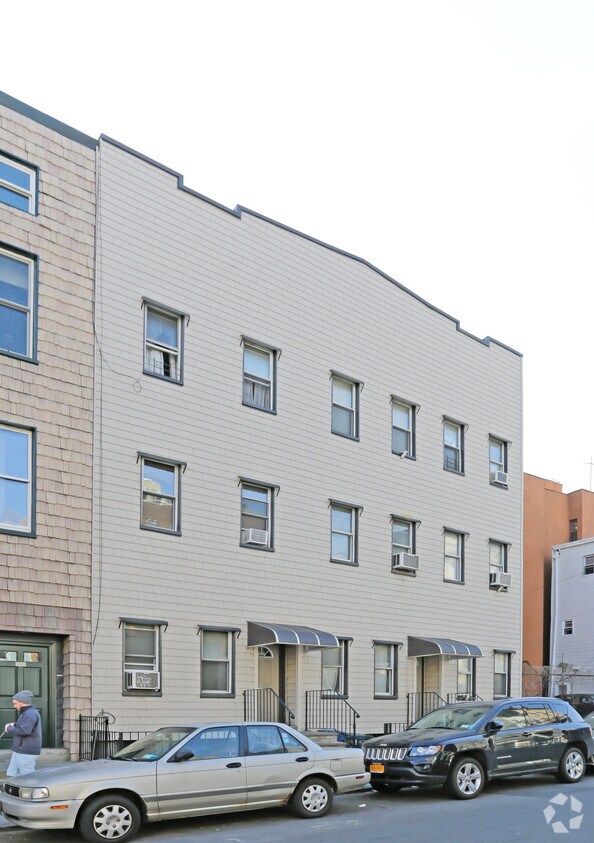 Foto del edificio - 584 Lorimer St