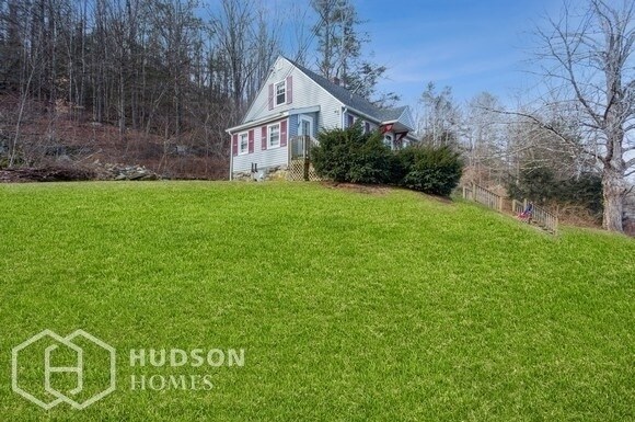 Foto del edificio - NOW AVAILABLE! 99 Norfolk Rd, Winsted, CT ...