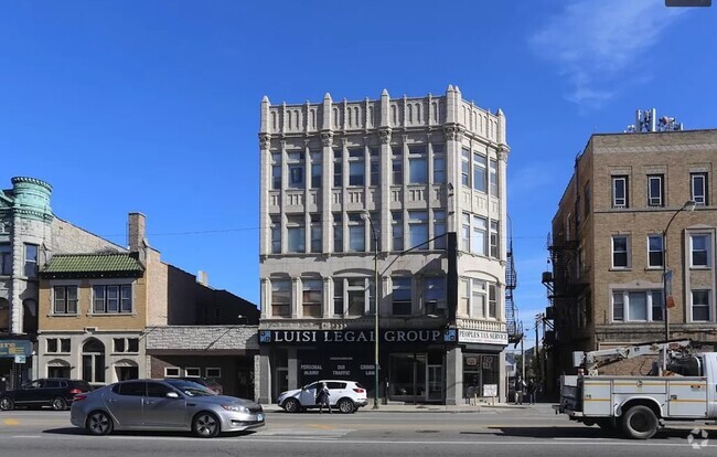 Building Photo - 1231 N Ashland Ave