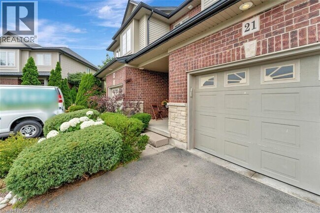 Building Photo - 400 Stonehenge Dr