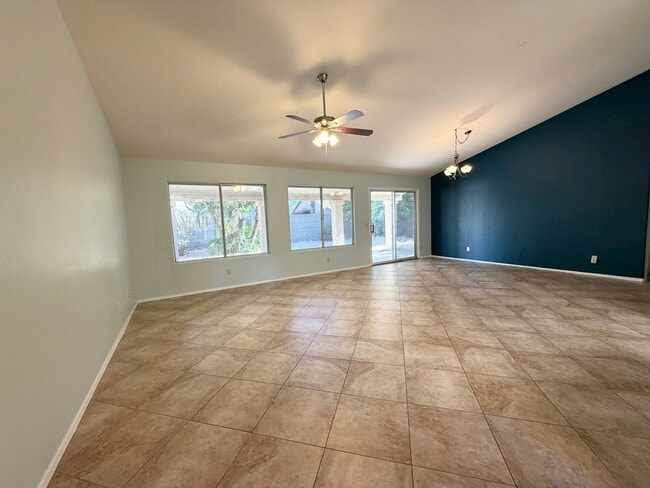 Foto del edificio - 4207 E Juanita Ave