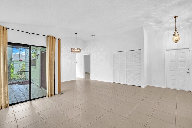Foto del edificio - 2533 Bedford Mews Dr