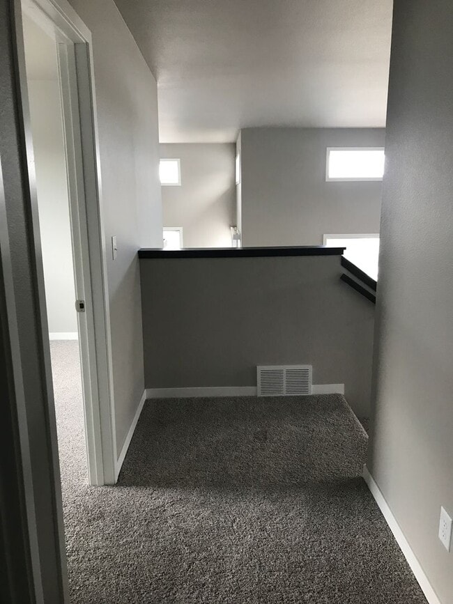 Building Photo - 3 Bed 3 Bath
