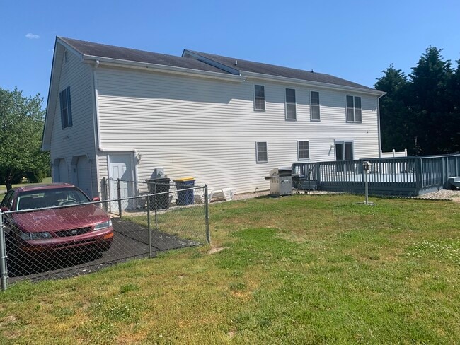 Building Photo - 142 Trillium Dr